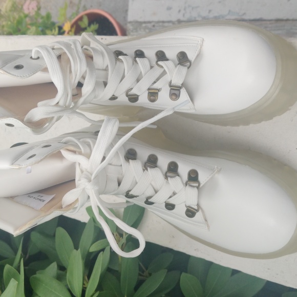 Alexis Bendel Women's Boots Sz 8.5 NWT  White Off White Clear - Picture 3 of 10